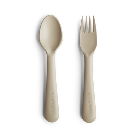 Mushie bestek vork en lepel (fork and spoon) in kleur Vanilla, gemaakt uit siliconen van het merk Mushie